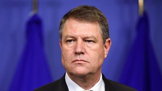 Iohannis a semnat decretele de revocare din funcţii pentru Meleşcanu şi Dan și cele de numire a noilor miniștri