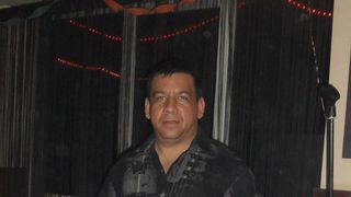 Primele imagini de la &icirc;nmorm&acirc;ntarea c&acirc;ntărețului demuzică populară, Cristi Piele! Interpretul, condus pe ultimul drum de circa 100 persoane