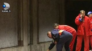 VIDEO | Un bărbat s-a aruncat &icirc;n fața metroului &icirc;n stația Izvor