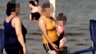 Scene fierbinți de amor în apă. "O făceau în fața copiilor."