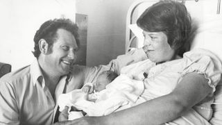 Povestea primului copil conceput in vitro! Louise Joy &icirc;mplinește azi 41 de ani