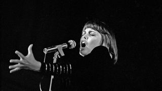 Mireille Mathieu are cancer &icirc;n fază terminală