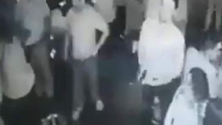 Un t&acirc;năr a &icirc;mpușcat cinci oameni &icirc;ntr-un bar