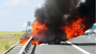 VIDEO | Grav accident pe A2, urmat de un incendiu puternic