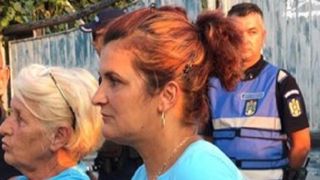 Mama Mihaelei, declaraţii sfâşietoare în faţa casei presupusului criminal: "N-am primit niciun răspuns"