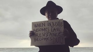 Mihai Şora: Nu este zadarnică ieşirea &icirc;n stradă! Vine o vreme c&acirc;nd buboiul se sparge. Acum este doar purulent şi mizerabil