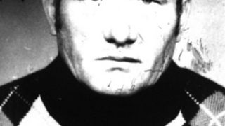 Și-a ucis fratele, l-a decapitat și i-a agățat brațele în gard! Imagini de la ”muzeul groazei” din Bârlad. Procuror: ”12 ani am visat capul din găleată”