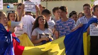 VIDEO | Proteste și multă teamă la Caracal, după dispariția Alexandrei. Femeie: &bdquo;E teroare generală&rdquo;