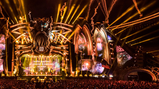 VIDEO | Noapte memorabilă la Untold! Peste 90.000 de oameni s-au distrat la Cluj, in prima seară a festivalului