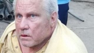 Ce căutau mănușile chirurgicale &icirc;n curtea &rdquo;monstrului din Caracal&rdquo;? Ipoteză de lucru sau o nouă gafă monumentală a anchetatorilor