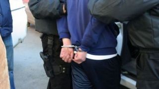 Bărbat suspectat că ar fi violat fiicele minore ale concubinei sale, arestat preventiv! Victimele au 15, respectiv 17 ani
