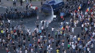 10 August, Firea dispare din peisaj; la fel ca data trecută, îi deleagă şi acum lui Bădulescu atribuţiile pe ordine publică. FOTO