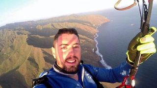 Un vlogger a murit după ce a sărit de la 50 de metri, iar parașuta nu i s-a deschis