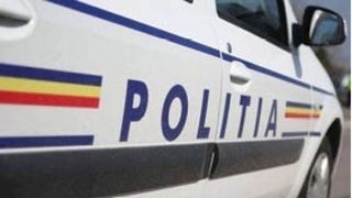 Bărbat de 50 de ani, cercetat după ce ar fi pipăit şi ameninţat fetiţa de 11 ani a vecinilor săi