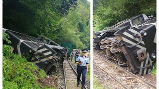 VIDEO | Locomotiva mocăniţei de la Vişeu a deraiat! Șase turişti au fost răniţi uşor