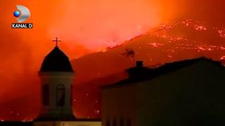 VIDEO | Incendiu de proporții &icirc;ntr-o zonă turistică din Spania. 1.000 de oameni, evacuați