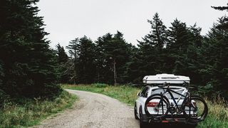 Cum te ajuta scutul de motor metalic, in vacantele montane?