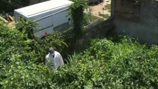 O femeie din Suceava, care născuse, şi-a pus copilul într-un sac şi l-a ascuns într-o anexă din curte