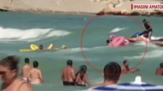 Ignoranța ucide! Ce au putut să facă un tată și fiica lui la mare, la Eforie! Salvamarul i-a salvat în ultimul moment din ghearele morții