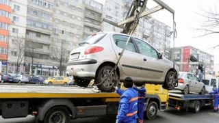 Primăria anunţă că maşinile parcate neregulamentar pe principalele artere ale Capitalei vor fi ridicate 
