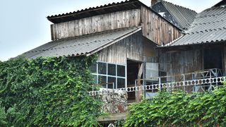 Pereţii casei lui Gheorghe Dincă, scanaţi în căutare de probe biologice. Poliţiştii, bulversaţi de straturile succesive de ciment pe care ”le-a clădit” suspectul