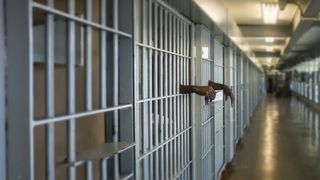 Un român a murit într-un centru de detenţie din Franţa