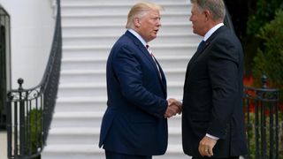 Trump, despre corupţia din România: Preşedintele Iohannis face o treabă foarte bună
