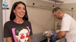 VIDEO | Adelina Pestrițu își răsfață cățelușa la SPA