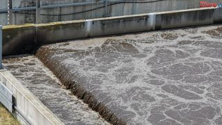 Un r&acirc;u infect curge zilnic pe sub București! De unde vin apele murdare 