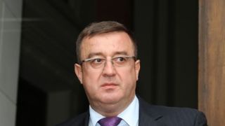 Fostul şef al ANAF Sorin Blejnar, soţia sa şi alţi doi foşti funcţionari publici, trimişi &icirc;n judecată de DNA &icirc;ntr-un dosar de luare de mită