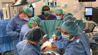 Programul de chirurgie cardiovasculara miniminvaziva de la Clinica Acibadem Bulgaria, inaugurata de echipa inimii din Sibiu