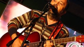 Locul de veci al lui Ioan Gyuri Pascu a fost uitat de toată lumea: "Nu faceți nimic pentru el, pentru amintirea lui?" 