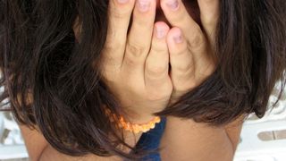 Vaslui: Bărbatul care ar fi violat-o în mod repetat pe fiica concubinei sale, în vârstă de 15 ani, arestat preventiv