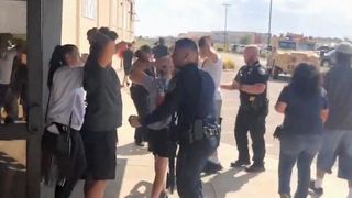 Texas: Cinci persoane au fost ucise, iar alte 21 rănite în urma unui atac armat