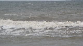 Trupul bărbatului care a dispărut &icirc;n mare după ce a salvat doi copii de la &icirc;nec, a fost găsit 