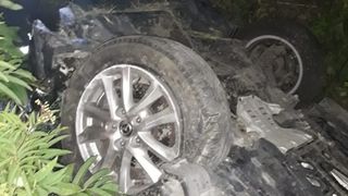 Accident în Vâlcea: Doi adulţi şi doi copii, la spital după ce s-au răsturnat cu maşina pe DN 7