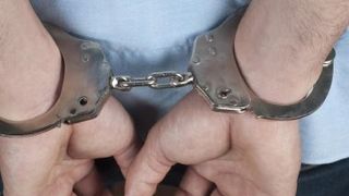 Un bărbat din Craiova, reţinut după ce a agresat un poliţist