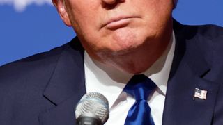 Gestul neașteptat al lui Donald Trump. A prezentat o hartă cu un traseu fals al uraganului Dorian în încercarea de a-şi valida un mesaj incorect