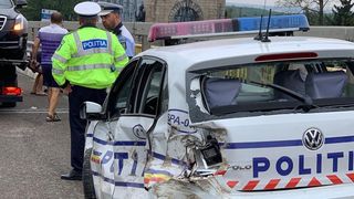 Mașină de poliție făcută praf pe podul de la Cernavodă. Trafic blocat pe A2