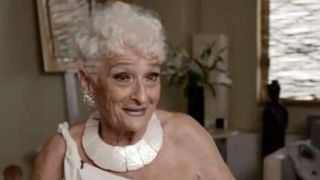 O bunică &icirc;n v&acirc;rstă de 83 de ani din SUA face amor cu tineri care o abordează pe site-uri de dating. Susține că vrea să demonstreze că bătr&acirc;nețea poate fi și interesantă și plină de &bdquo;aventură&rdquo;.