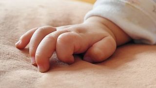 Gestul neașteptat al unei mame. A vrut să-și vândă bebelușul pentru 15.000 de lei