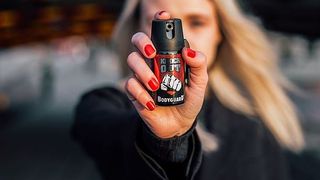 Gestul șocant al unei învățătoare din Satu Mare. Femeia a dat cu spray paralizant în ochii unor copii de 6 ani, ca să-i liniştească