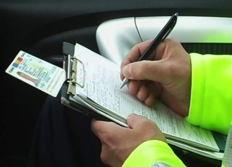 Ipostaza nedorită a unui conducător de microbuz școlar. Prins în stare de ebrietate la volan