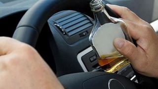 Ipostaza nedorită a unui conducător de microbuz școlar. Prins &icirc;n stare de ebrietate la volan