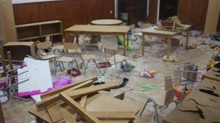 Distrugătorii unei săli de clasă. Trei copii au distrus în trei ore sala de clasă, cancelaria și grupul sanitar