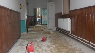 Distrugătorii unei săli de clasă. Trei copii au distrus în trei ore sala de clasă, cancelaria și grupul sanitar