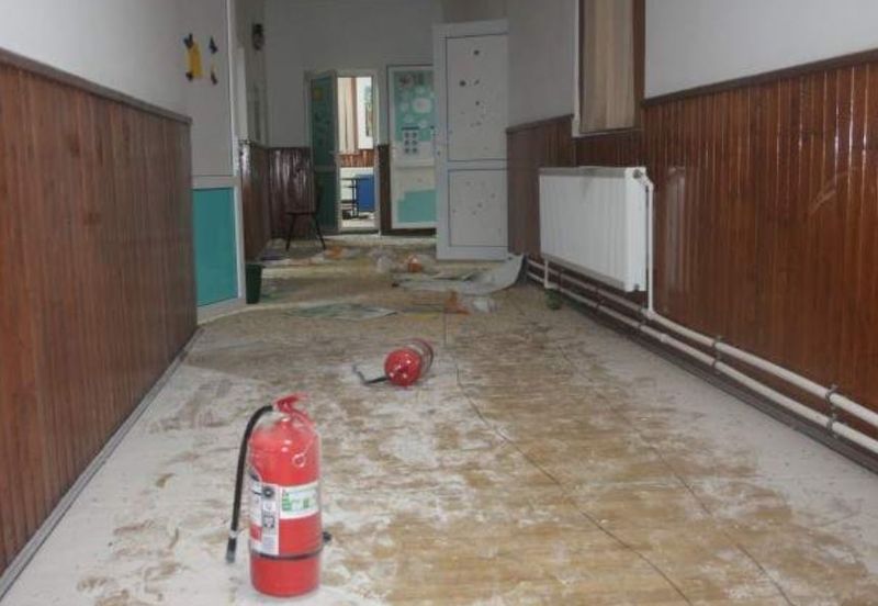 Distrugătorii unei săli de clasă. Trei copii au distrus în trei ore sala de clasă, cancelaria și grupul sanitar