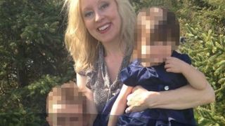 Neatenția unor medici a distrus o familie. Doi părinți au crescut copilul altui bărbat  din cauza unei greșeli la fertilizarea în vitro