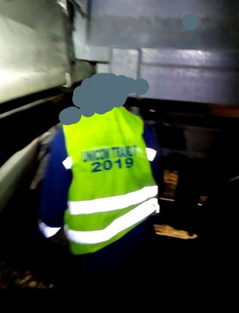 Accident la locul de muncă. Un muncitor cu capul zdrobit de un vagon