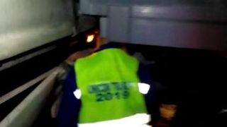 Accident la locul de muncă. Un muncitor cu capul zdrobit de un vagon